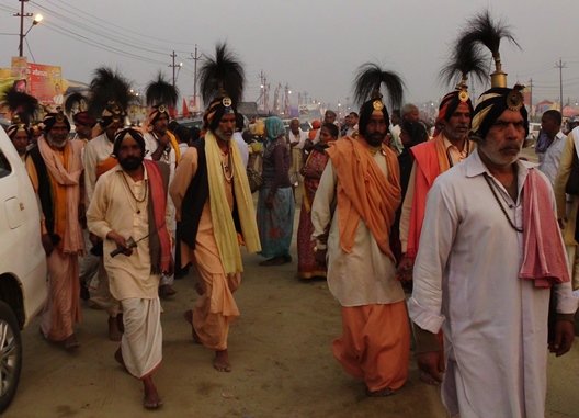 dsci1985_sadhus_528x381