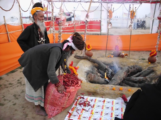 dsci2179_vorbereitung_feuerpuja_520x390