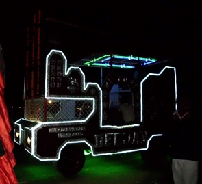 dsci2396-musikauto_festlich_geschmckt_295x269