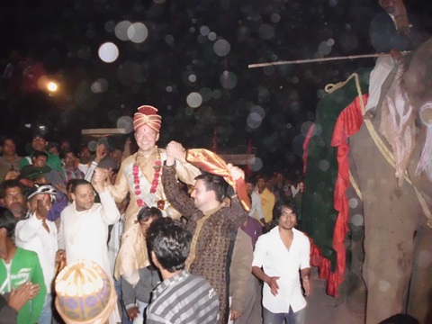 dsci2405_brutigam_vor_zeremonie_480x360